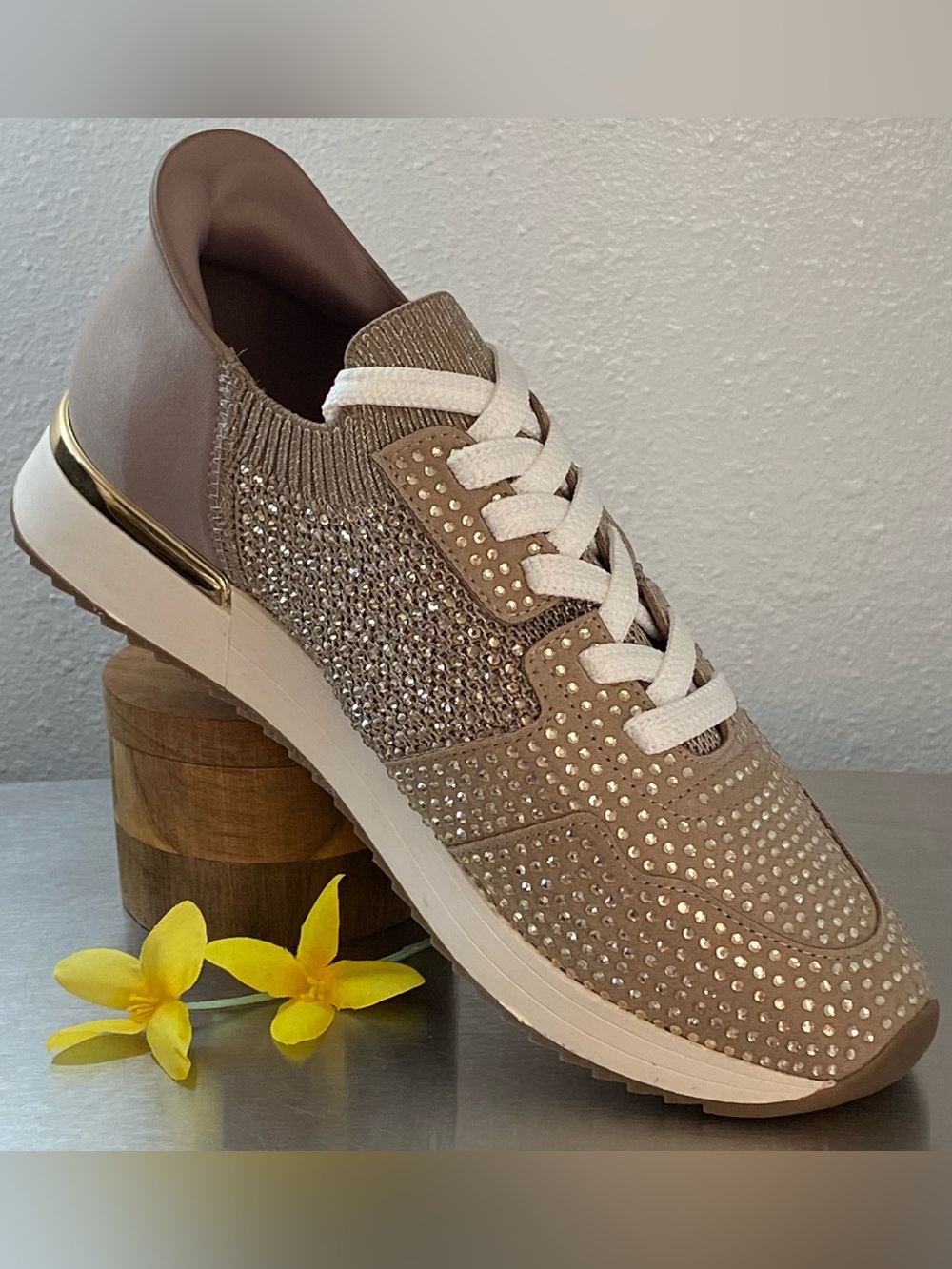 KENNETH COLE TAUPE EZ-ON SNEAKERS
